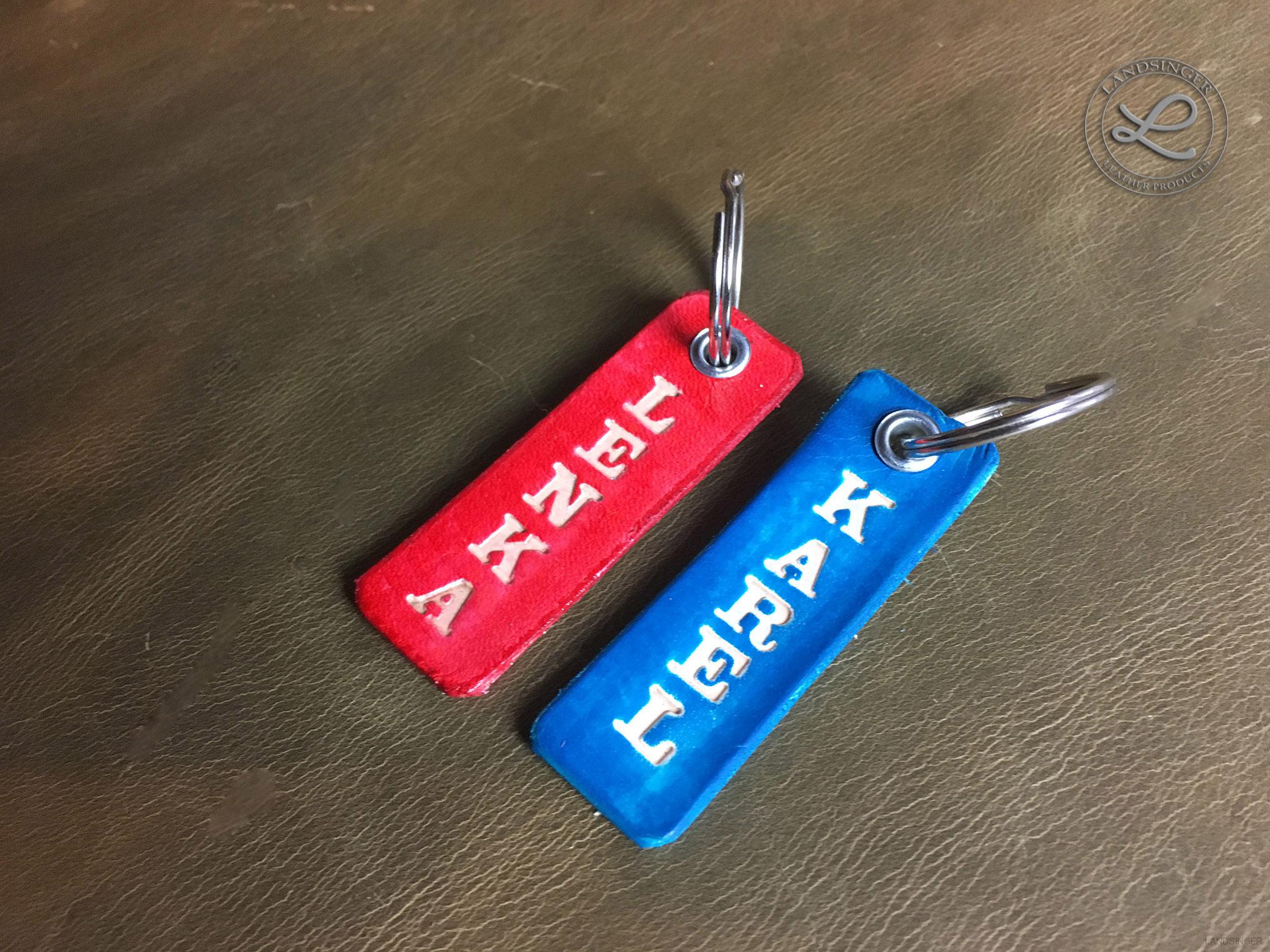 Kožený HLADKÝ přívěsek, klíčenka se jménem 