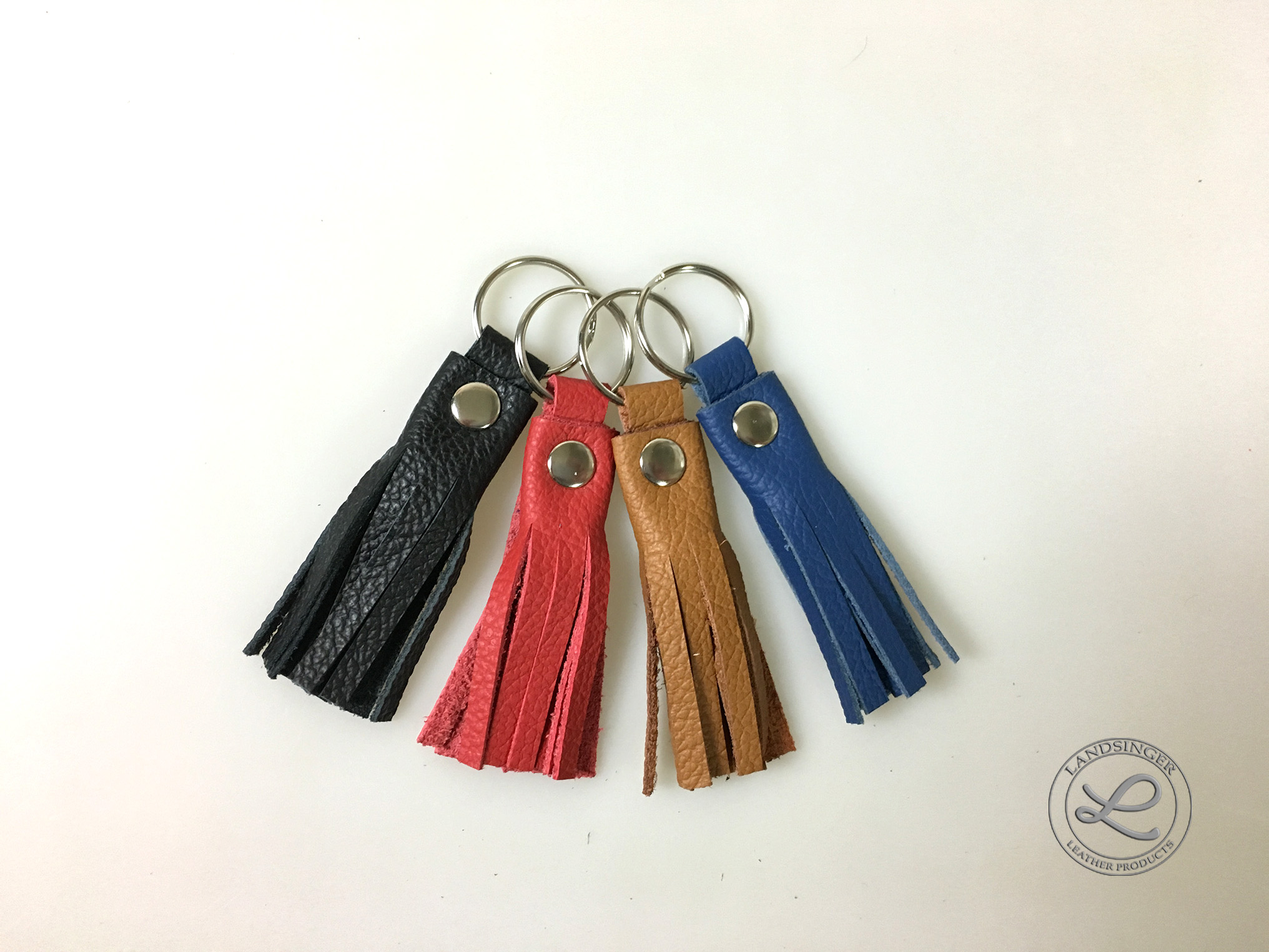 Kožený střapec červený "LAHTON" s kroužkem