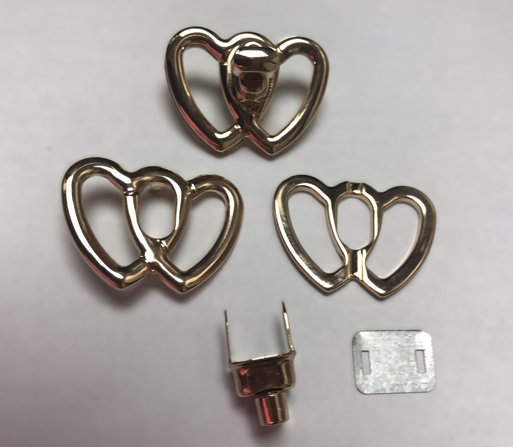 Zapínání na kabelku srdce 48x35 mm.