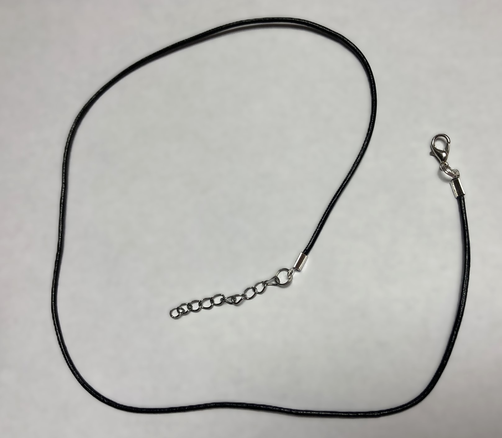 Kožený kulatý řemínek na krk 