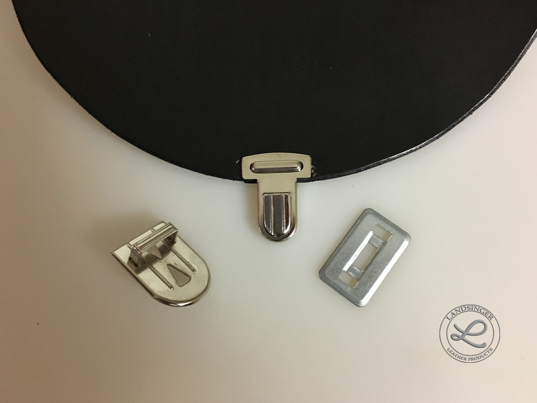 Kožené víko, klopa se zapínáním na batoh, kabelku - AKTOVKOVÉ