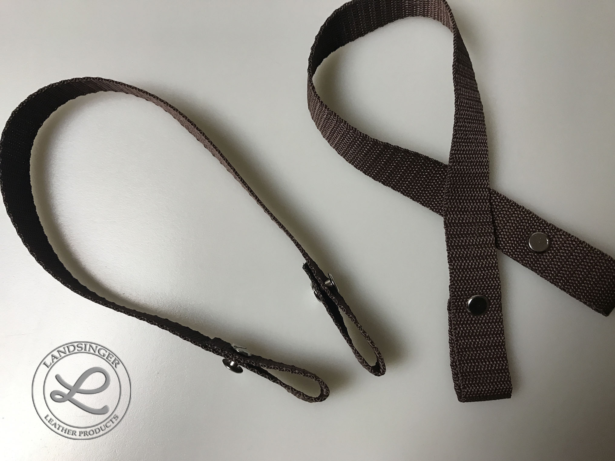 Hnědá ucha šroubovací - polypropylenová