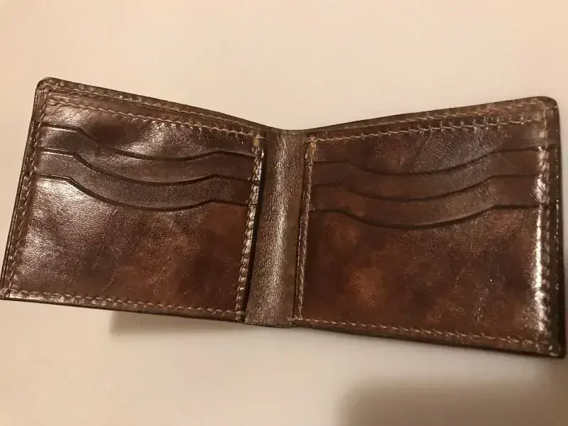 Kožená pánská peněženka na karty - tmavě hnědá