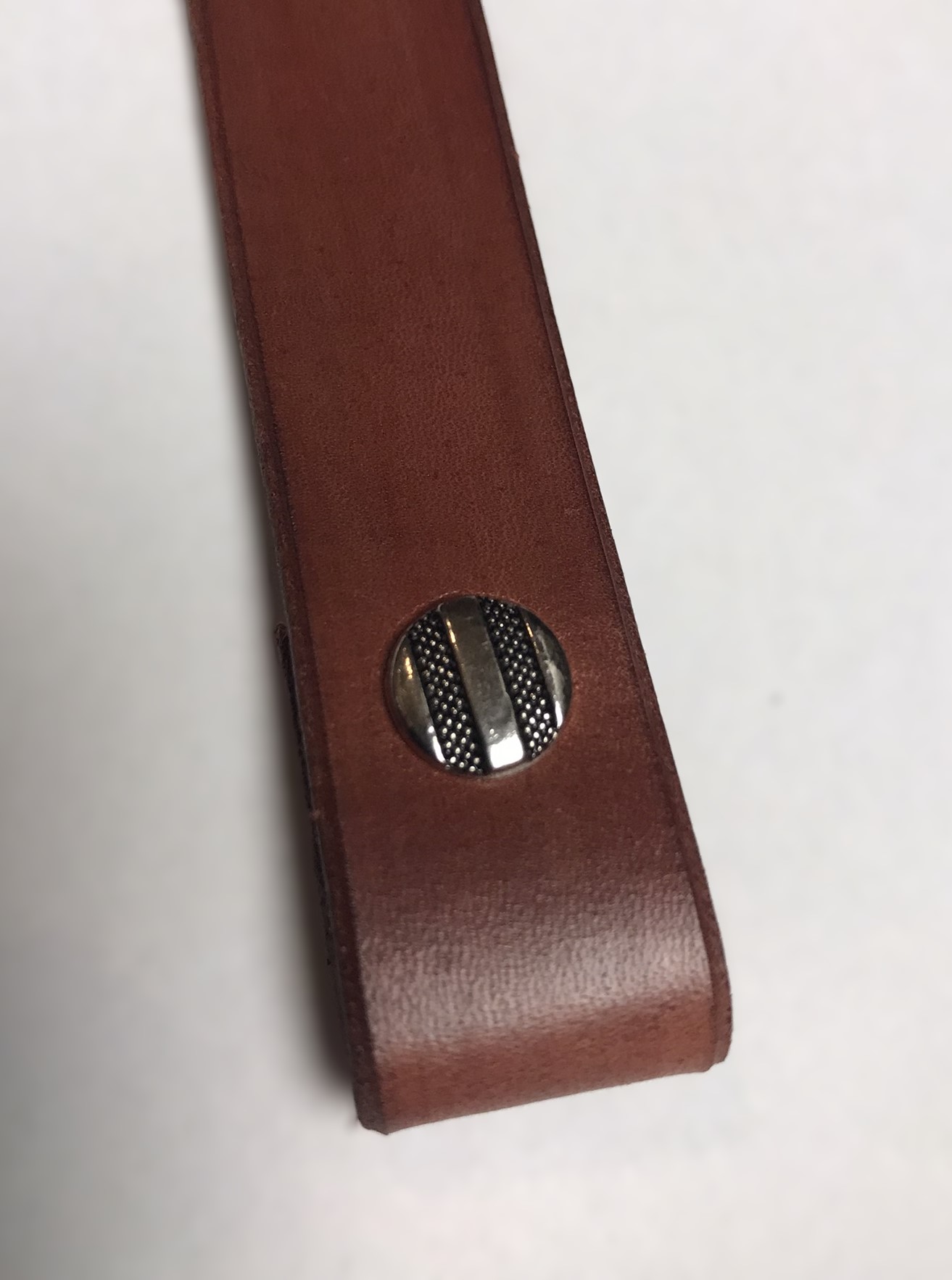 Zdobený šroubovací nýt - proužky