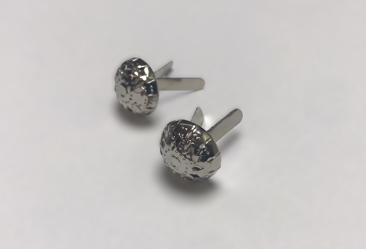 Zdobený dvojnožkový hřeb