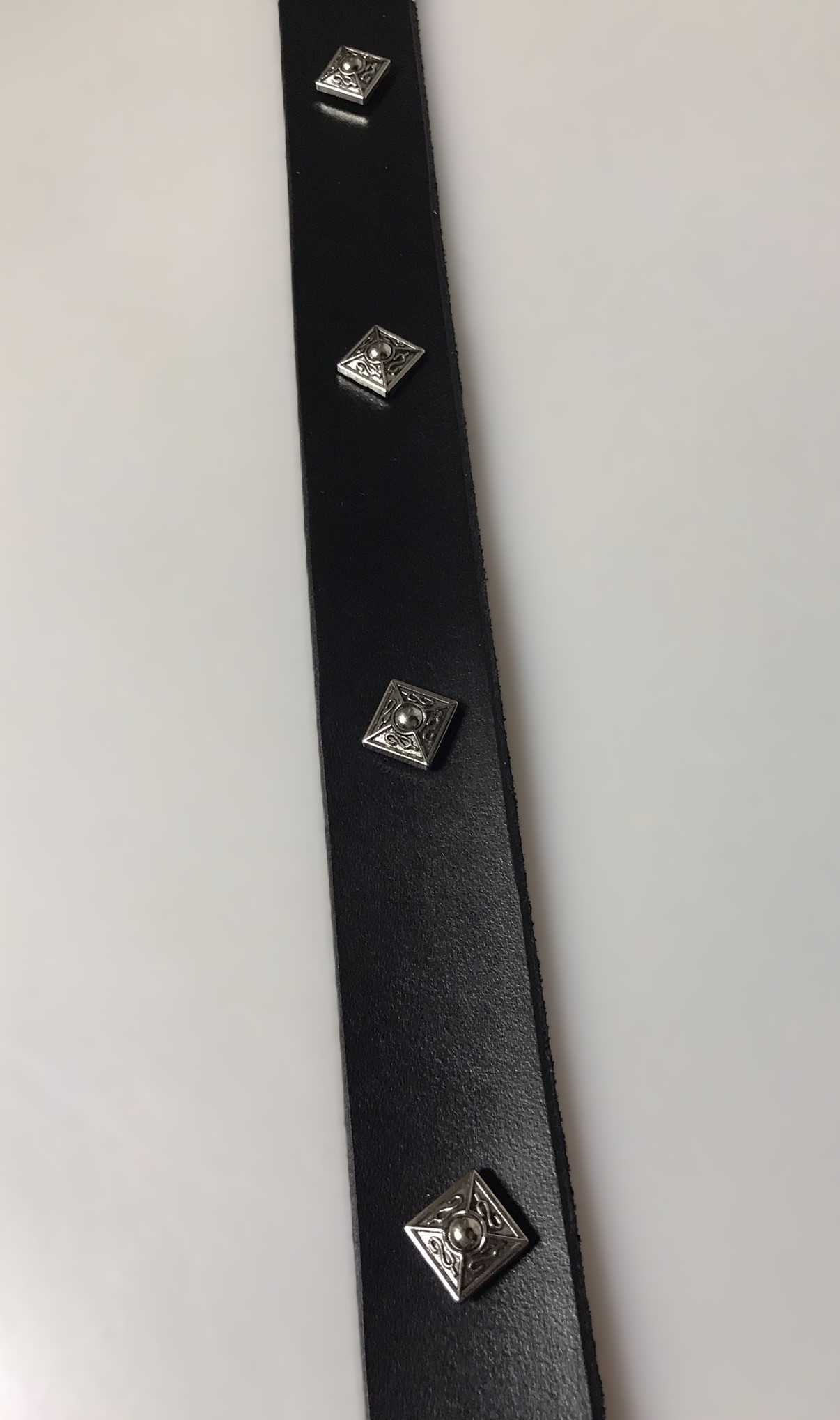 Kožený DÁMSKÝ opasek 3 cm MADAM černý - pyramida zdobená