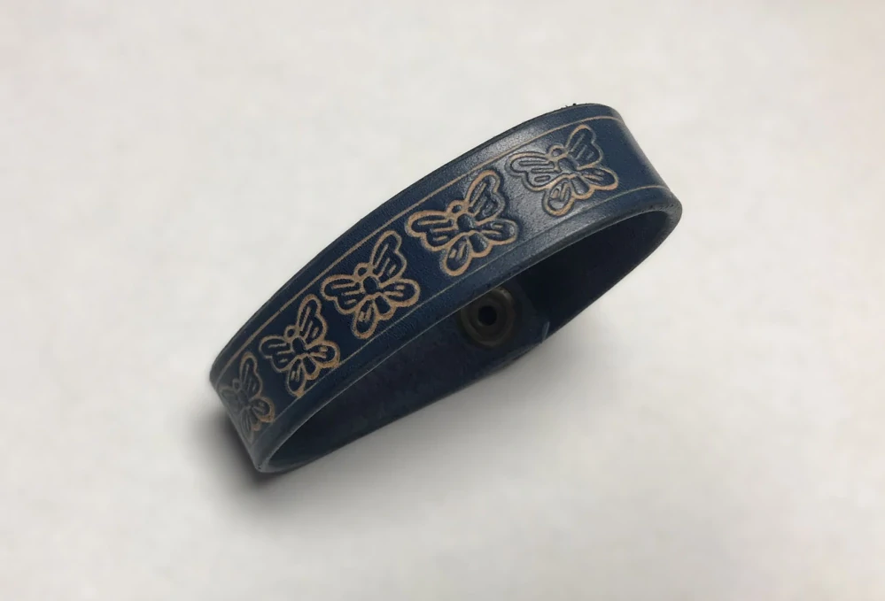 Kožený náramek Motýl