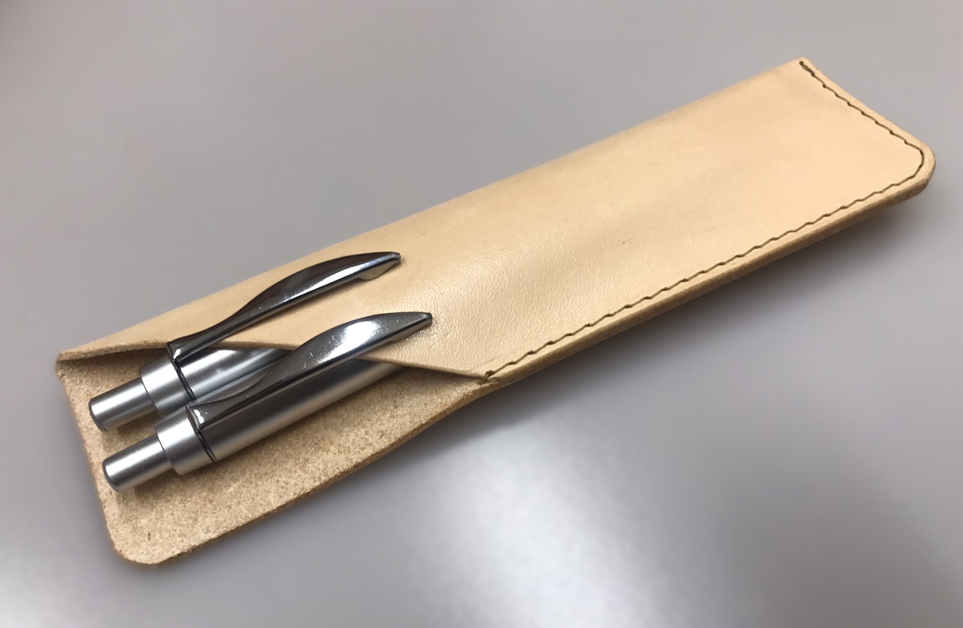 Kožené pouzdro na pera - přírodní