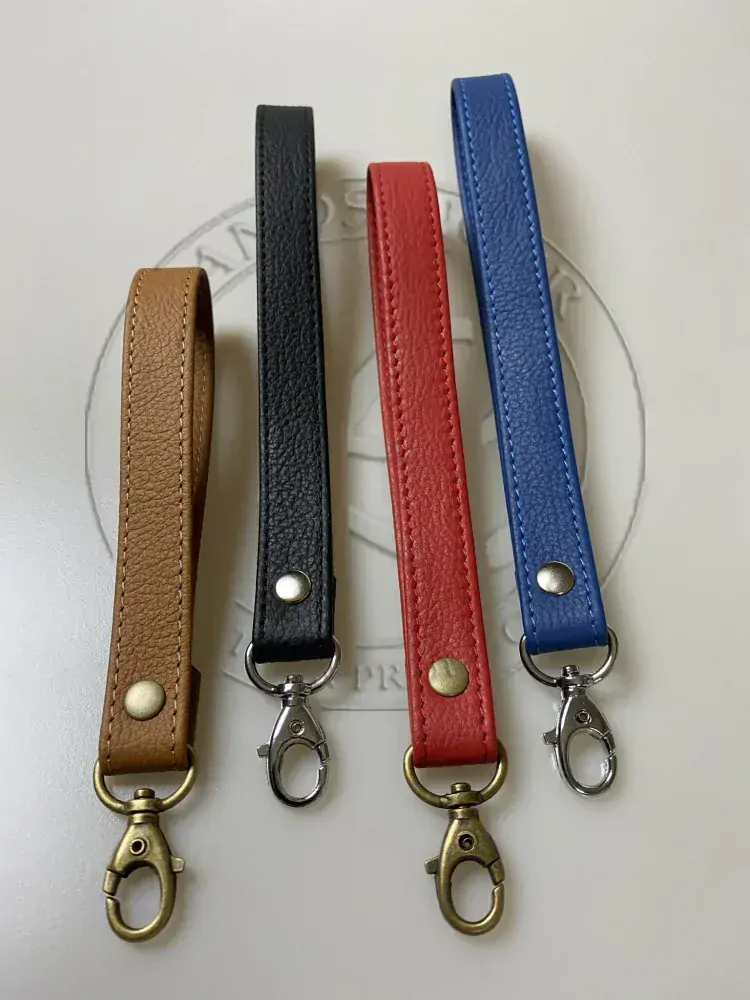 Kožené poutko na kabelku s karabinou LAHTON