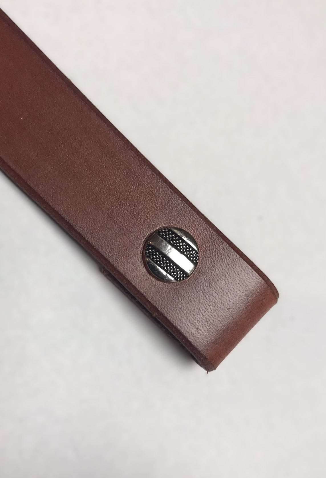 Zdobený šroubovací nýt - proužky