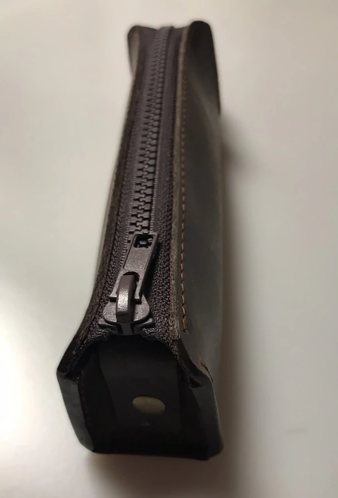 Kožené pouzdro na tužky hnědé