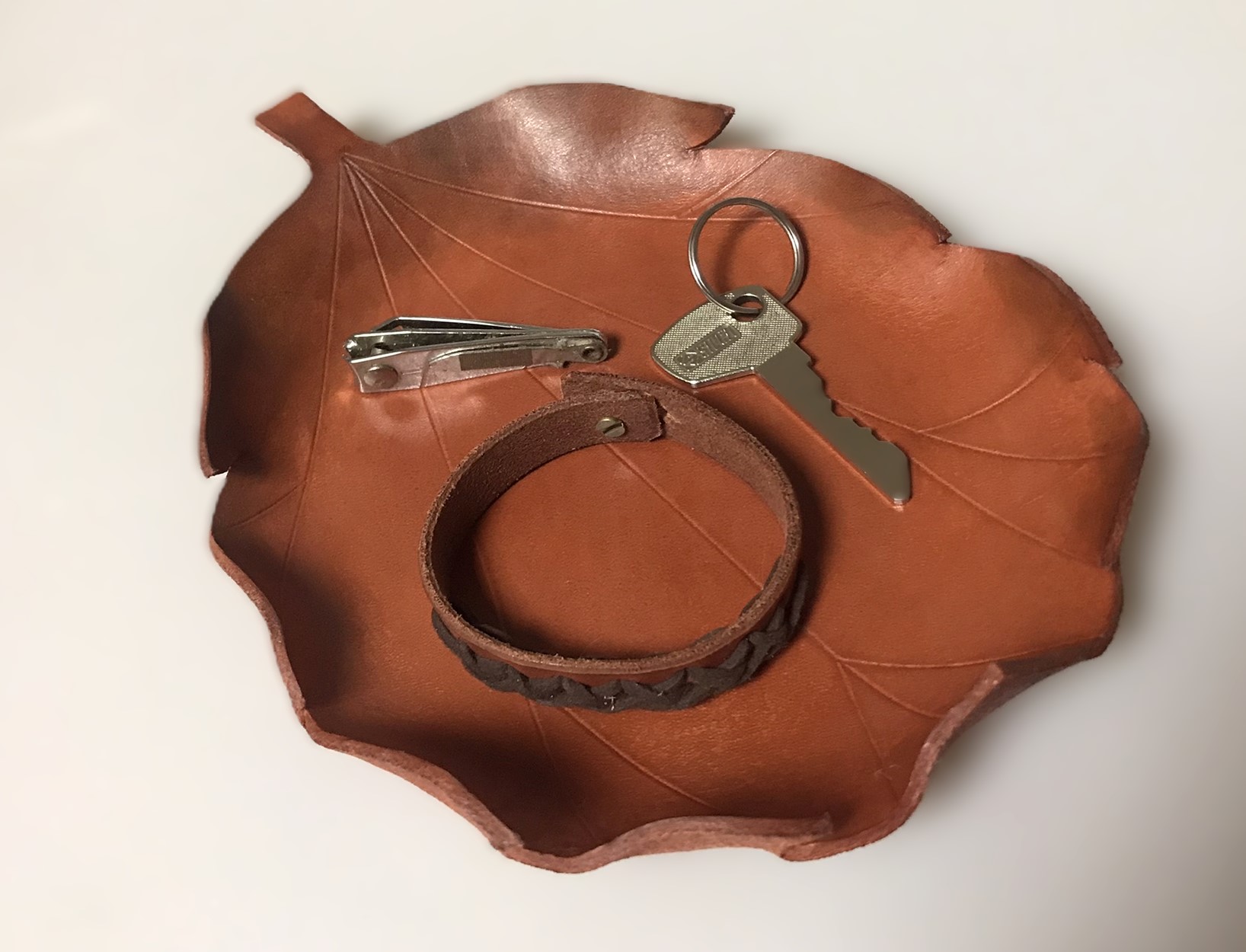 Kožená miska - List