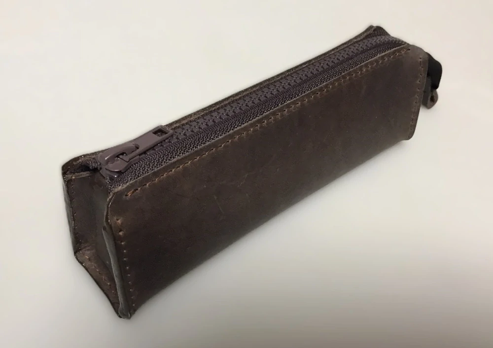 Kožené pouzdro na tužky hnědé