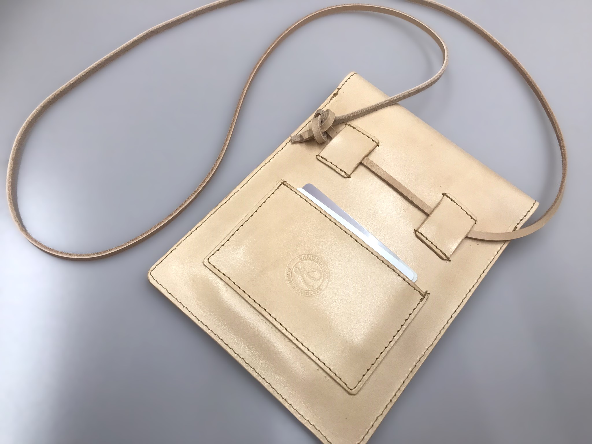 Kožené pouzdro na mobil