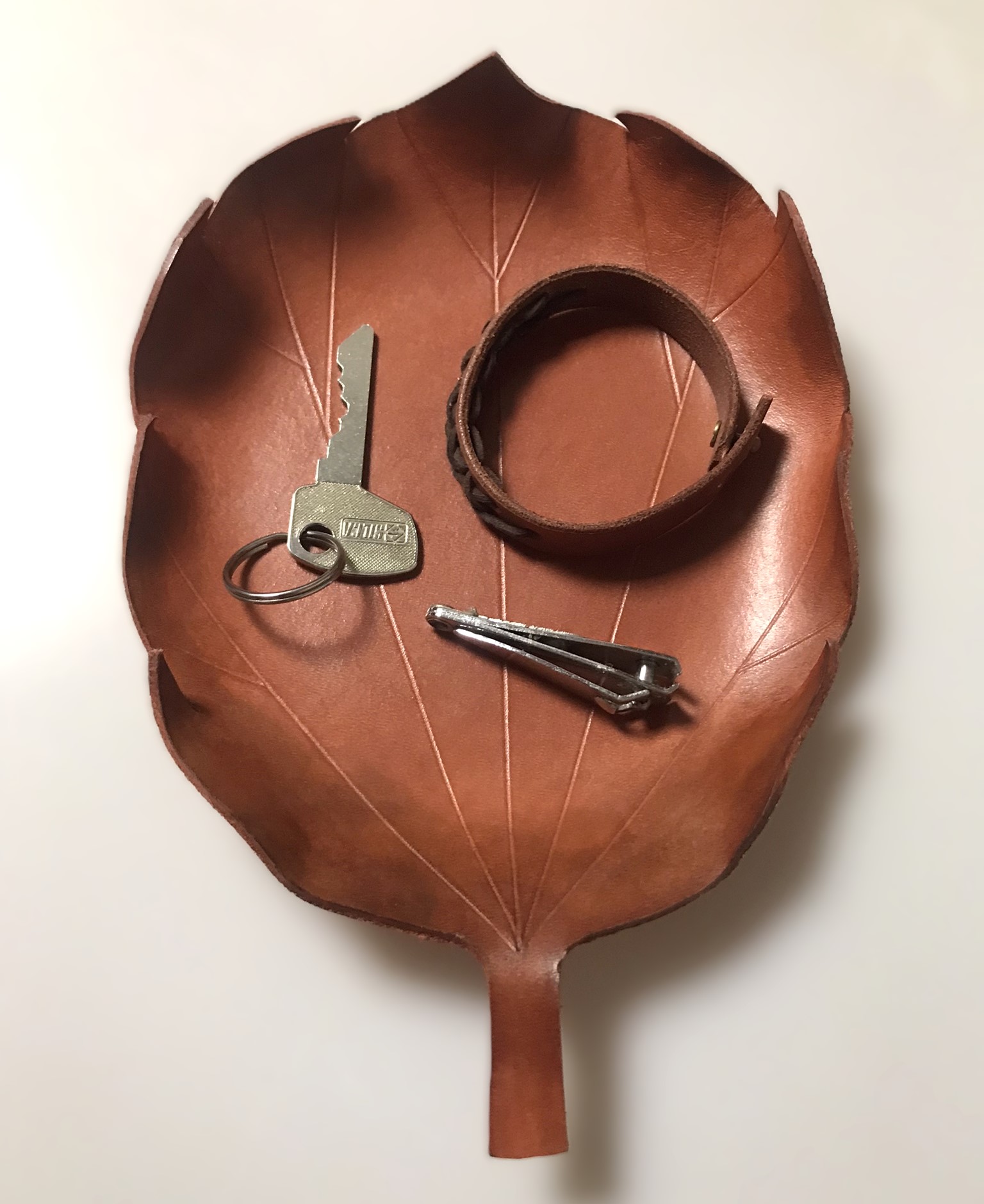 Kožená miska - List