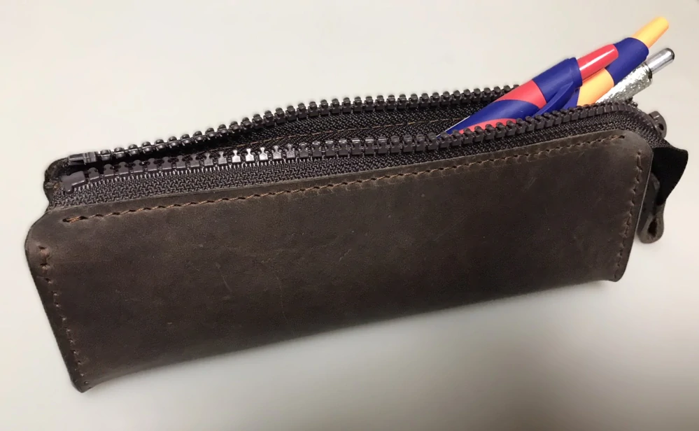 Kožené pouzdro na tužky hnědé