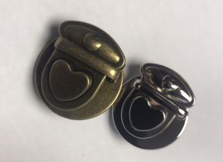 Zapínání na kabelku srdce 30x32 mm