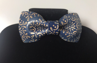 Kožený motýlek - lidový motiv