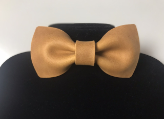 Kožený motýlek béžový