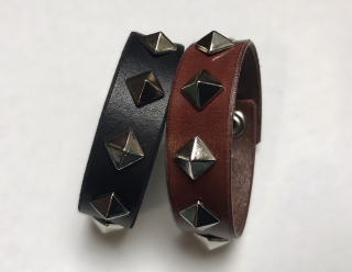 Kožený náramek - pyramida