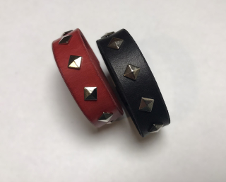 Kožený náramek malá pyramida 