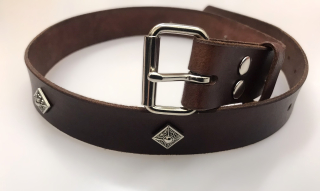 Kožený DÁMSKÝ opasek 3 cm koňak klasický - pyramida zdobená