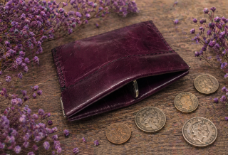 Kožená peněženka na mince s pružinou - fialová